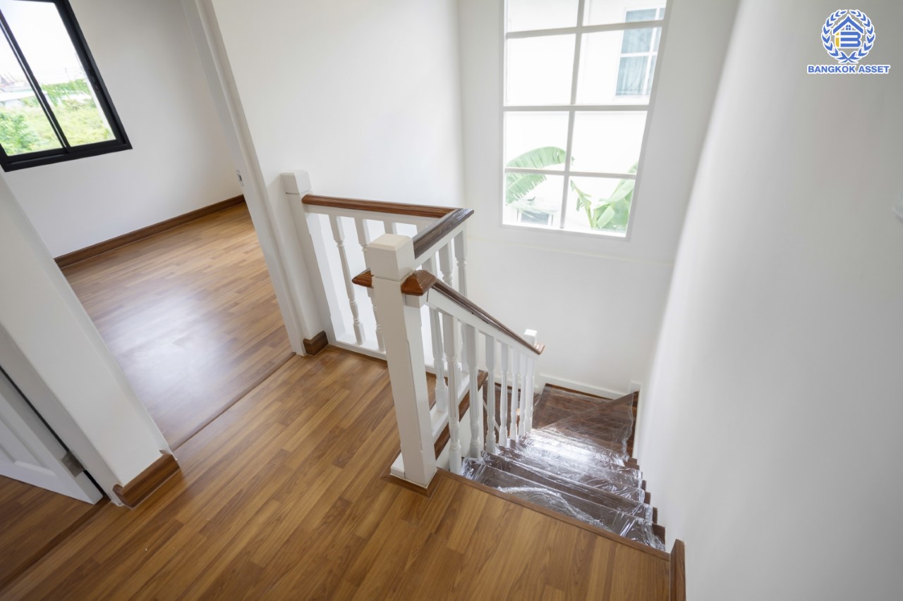 บ้านมือสองตกแต่งใหม่ แบรนด์ LH ม.ชัยพฤกษ์ บางใหญ่-เซ็นทรัลเวสต์เกต ตอบโจทย์ทุกการอยู่อาศัย เนื้อที่ 56.8 ตร.ว. ฟังก์ชัน 3 ห้องนอน 2 ห้องน้ำ 2 ที่จอดรถ บนทำเลดีที่สุด! ใกล้เซ็นทรัลเวสต์เกต ทางด่วน "กาญจนาภิเษก" และเพียง 10 นาที ถึงรถไฟฟ้า "สถานีคลองบางไผ่"